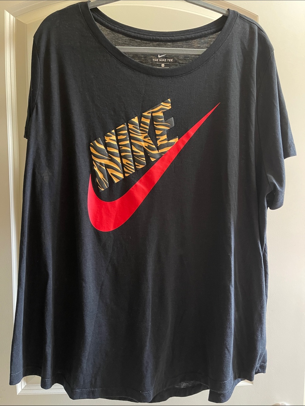 Nike Black Short Sleeve Tee with Red Swoosh and Tiger-Print NIKE/Capri Pants